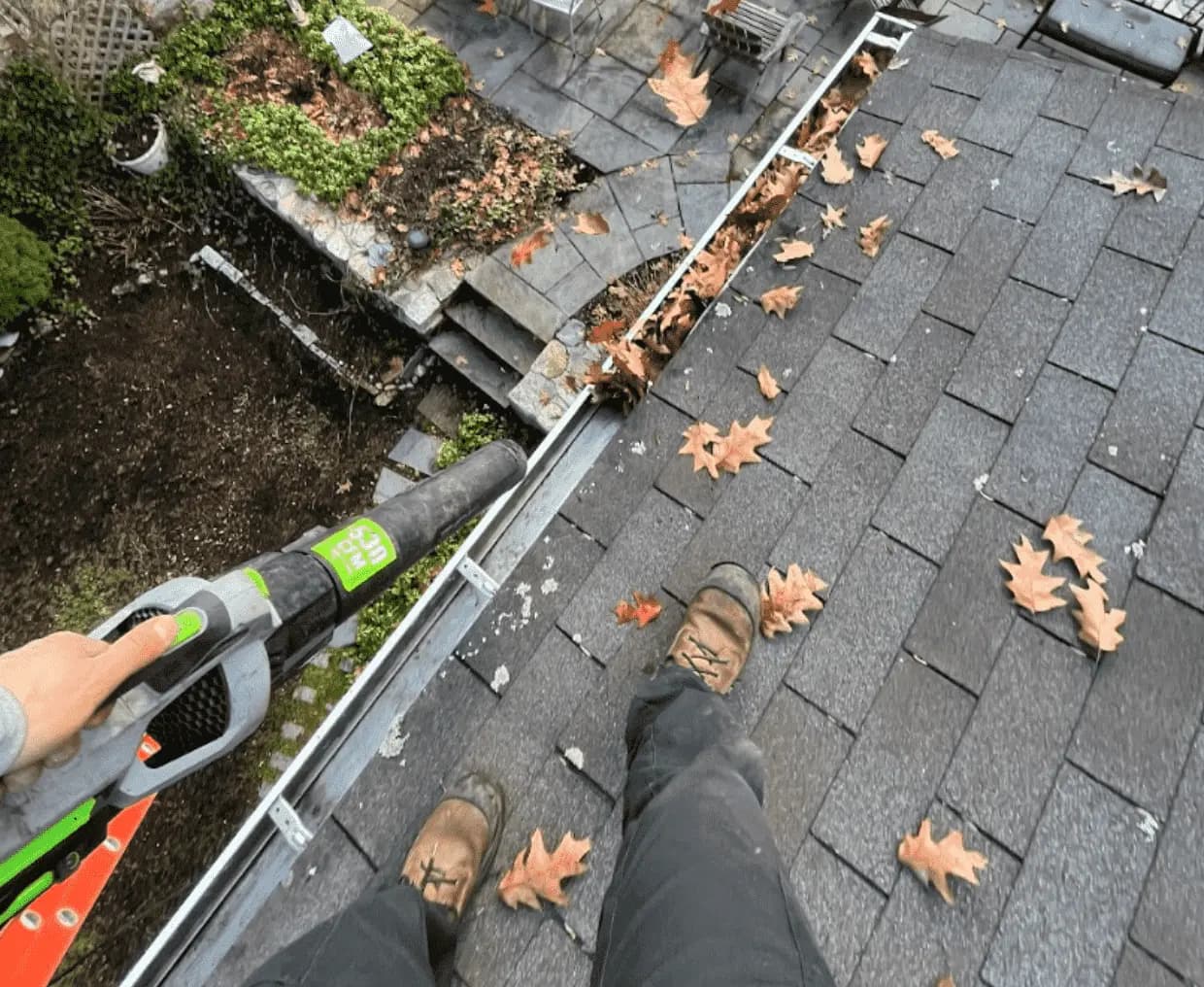 Gutter Cleaning service in Willoughby, OH